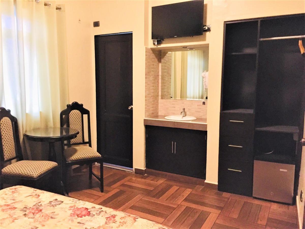 Hostal Carlos Tenaud Lima Zewnętrze zdjęcie